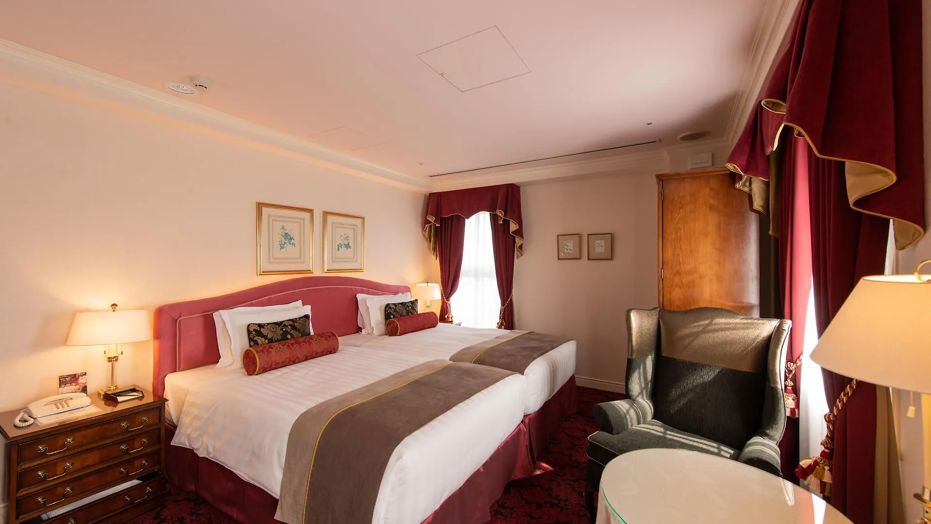 Kobe Kitano Hotel 5*,